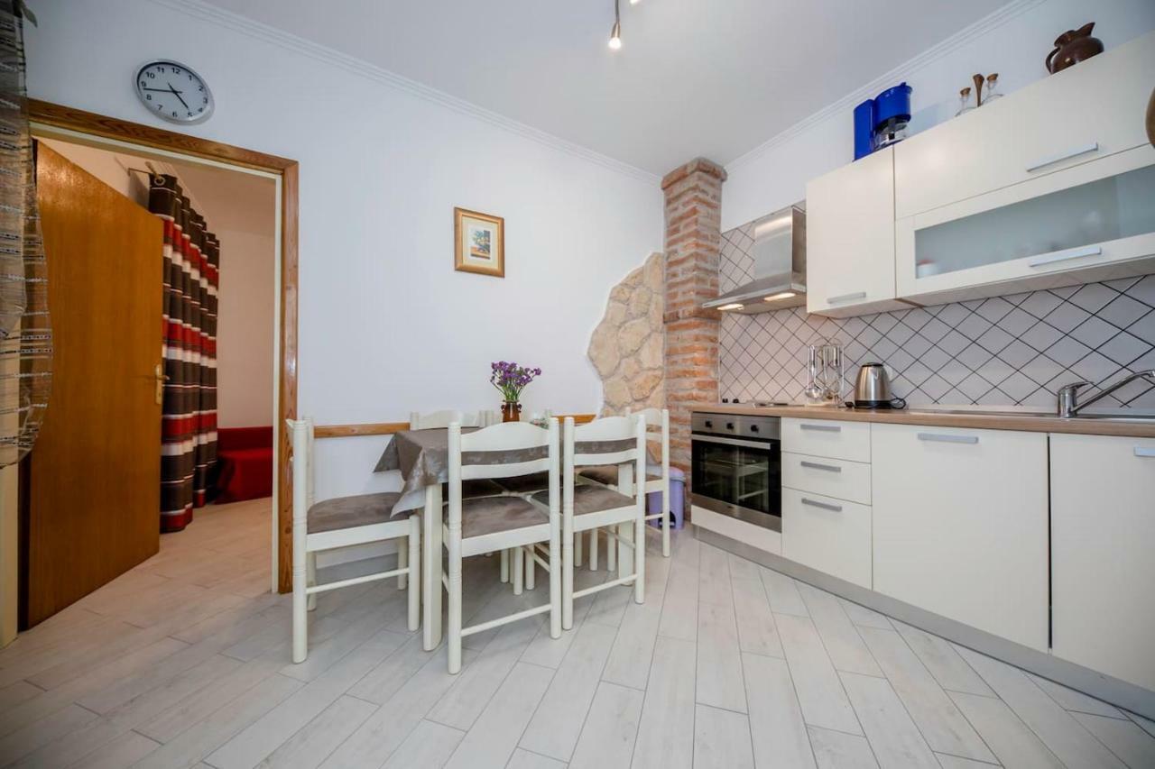 Apartman Marcela Palit Exterior photo