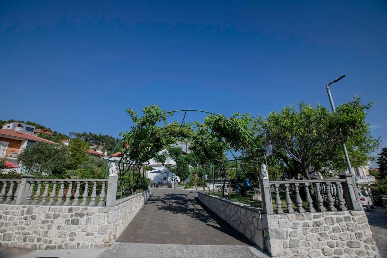 Apartman Marcela Palit Exterior photo