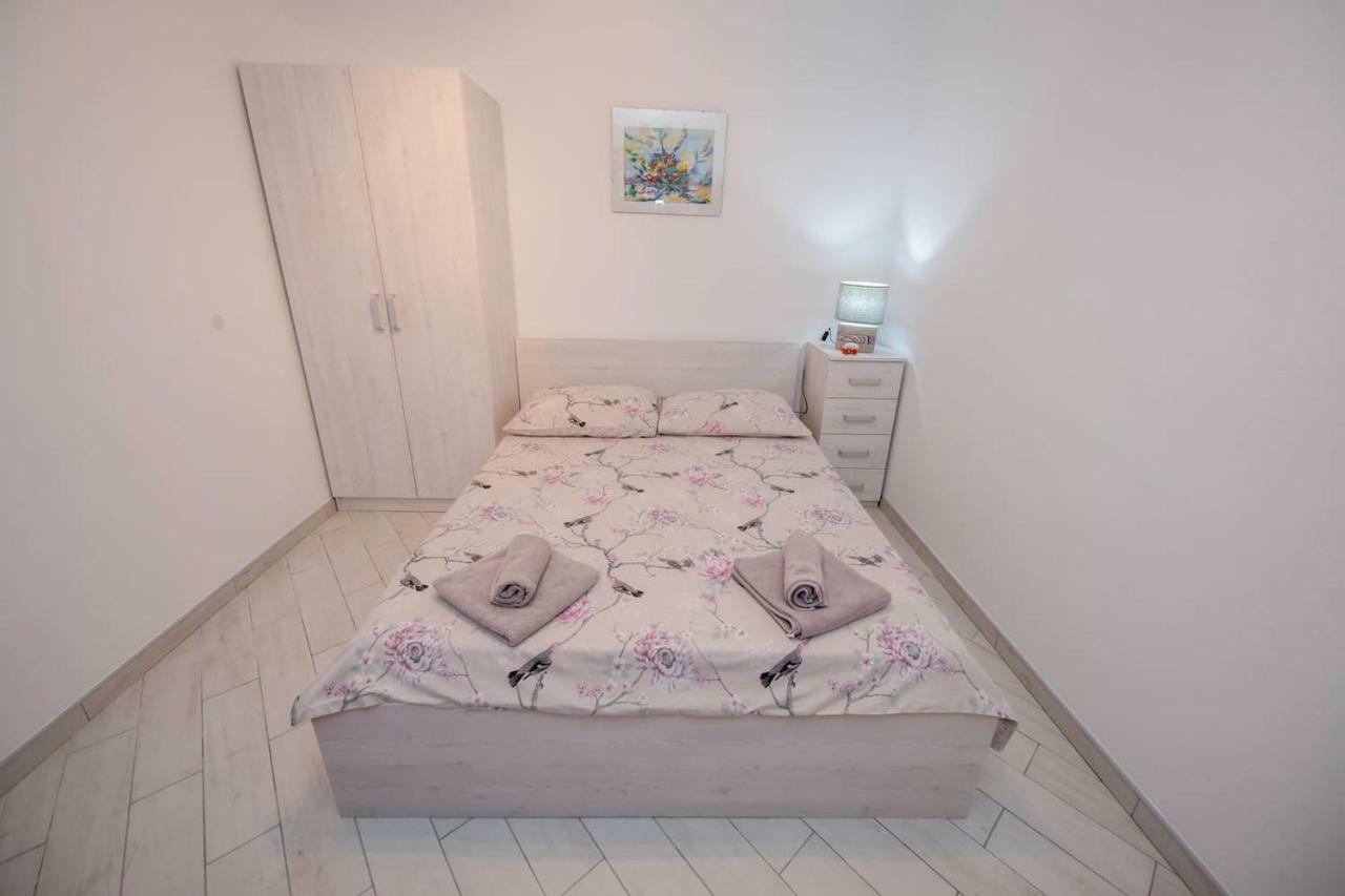 Apartman Marcela Palit Exterior photo