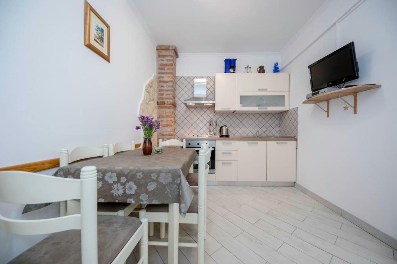 Apartman Marcela Palit Exterior photo