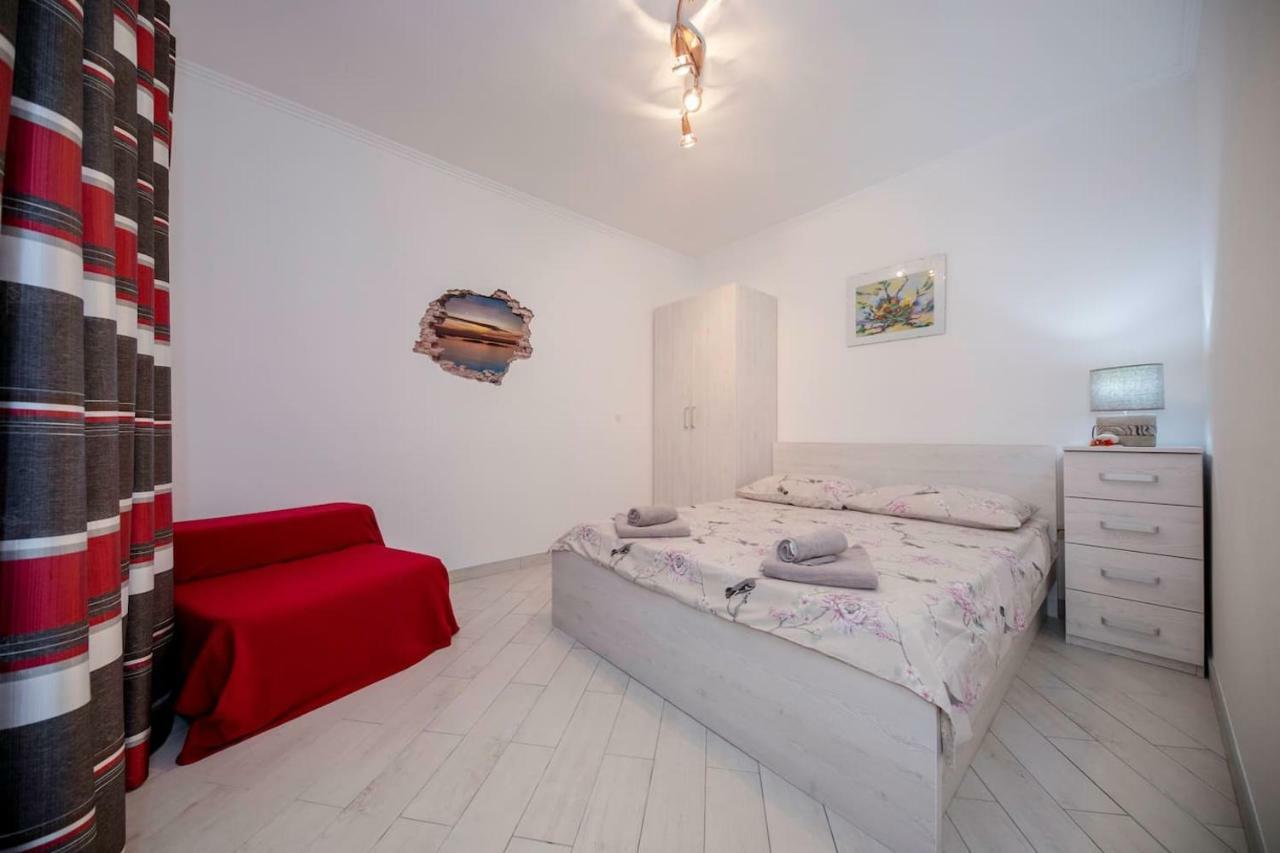 Apartman Marcela Palit Exterior photo